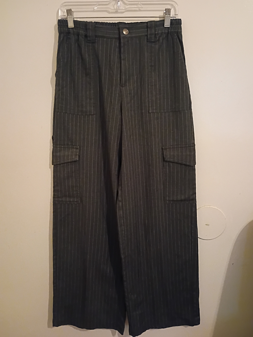 Wide Leg Pinstripe Cargo Pants in Gray Sz M